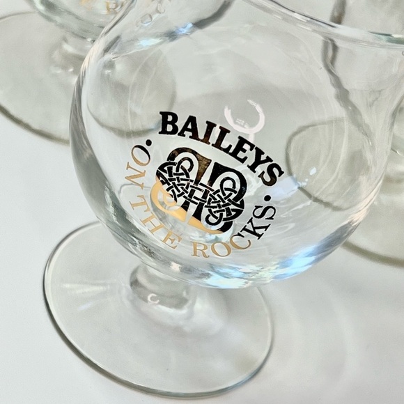 Baileys Irish Creme On The Rocks Stemmed Footed Celtic Knot Glasses Barware 3 - Picture 2 of 4